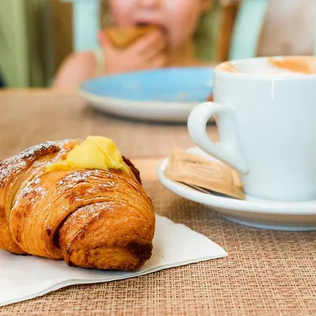 Behome Bed & Breakfast 4*