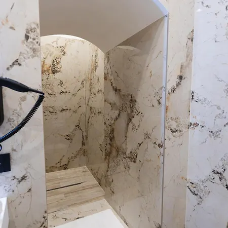 Behome Bed & Breakfast 4*