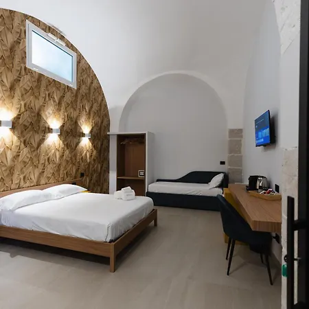 Behome Bed & Breakfast 4*